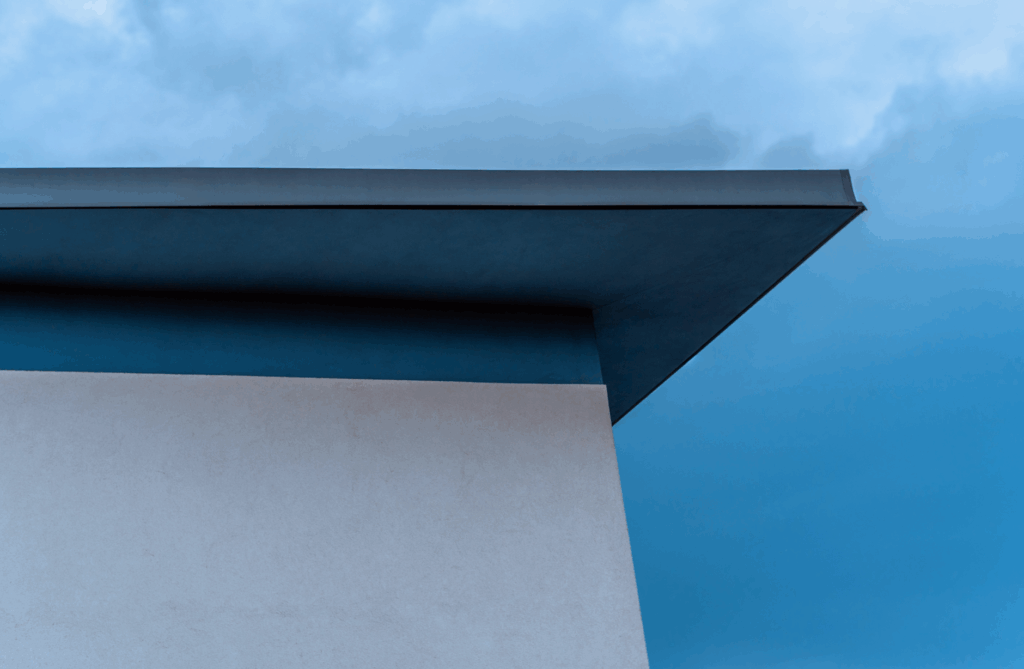 Zu sehen ist die fertige Umsetzung eines Flachdachs durch die Firma Firstetage aus Leverkusen.